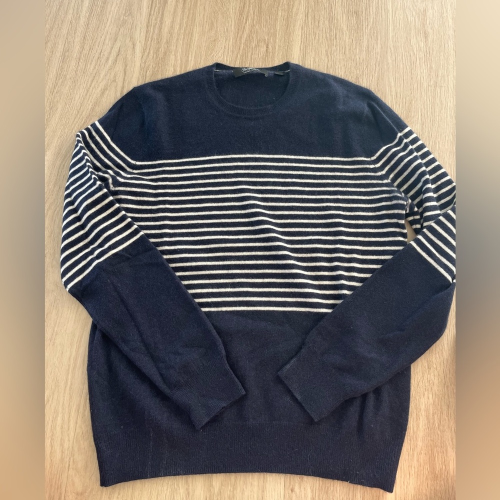 Saks fifth Avenue men’s sweater